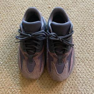 ADIDAS YEEZY BOOST 700